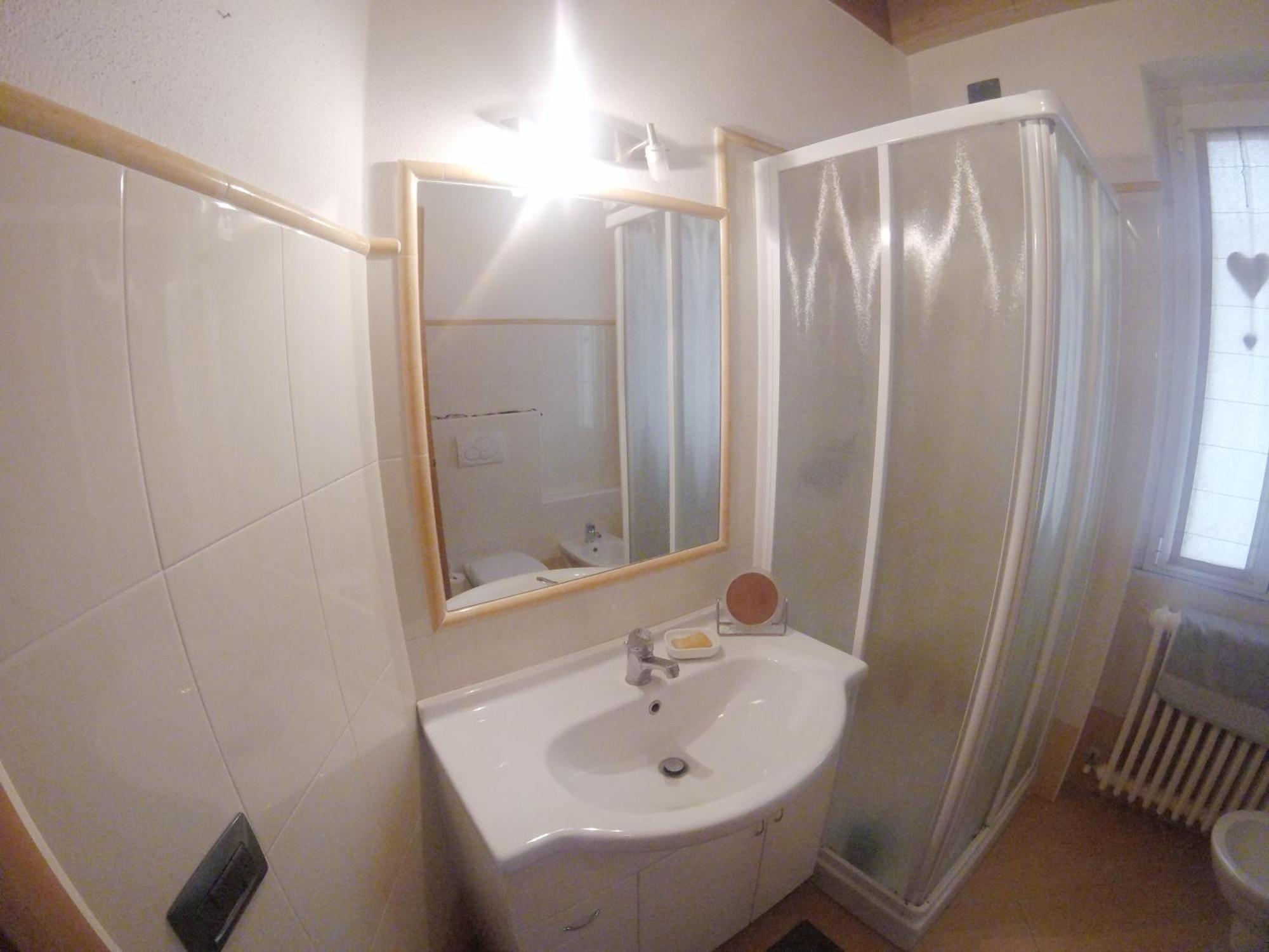 White Garden - Apartment With Access To The Lake Lierna Ngoại thất bức ảnh