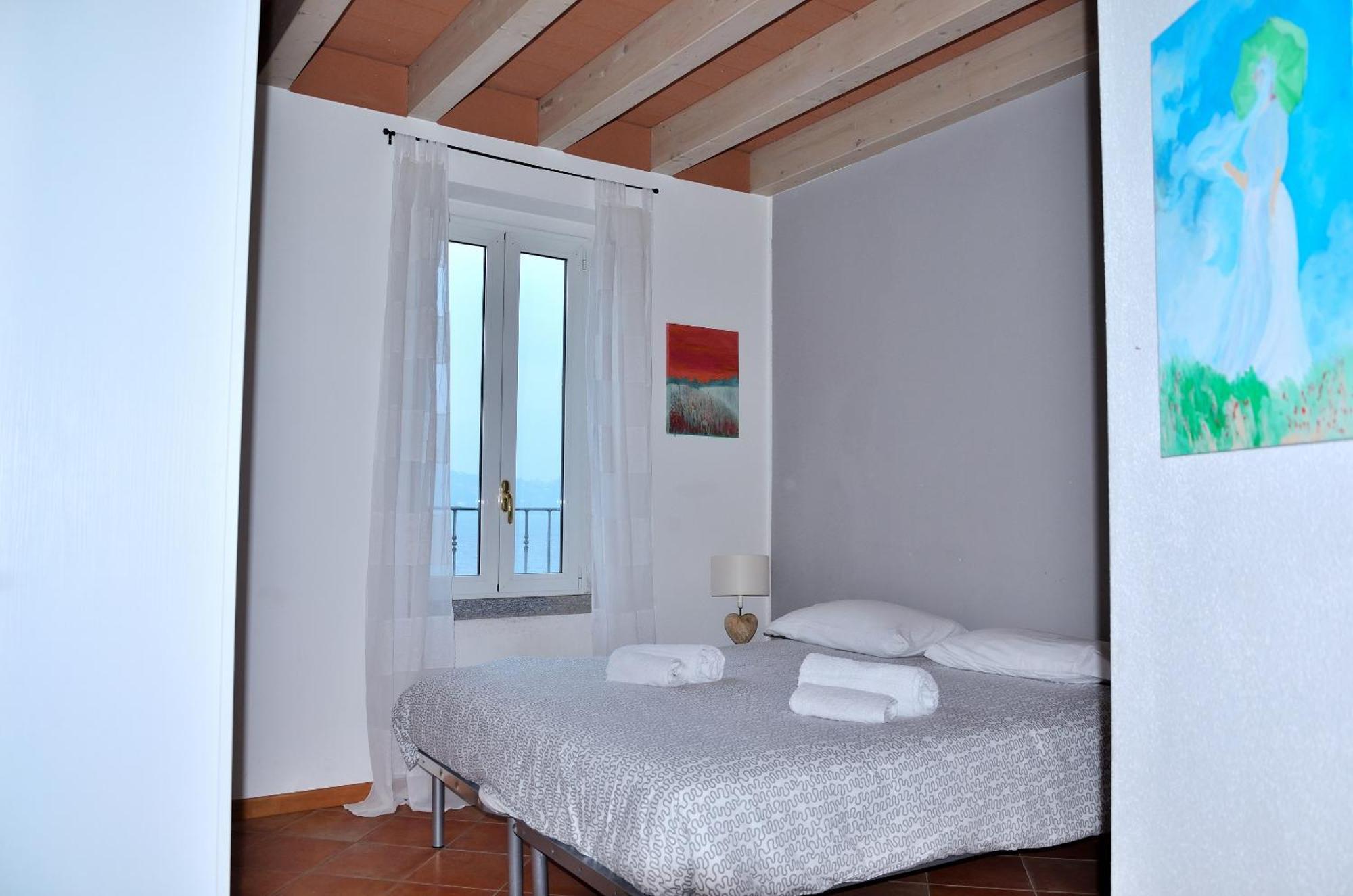 White Garden - Apartment With Access To The Lake Lierna Ngoại thất bức ảnh