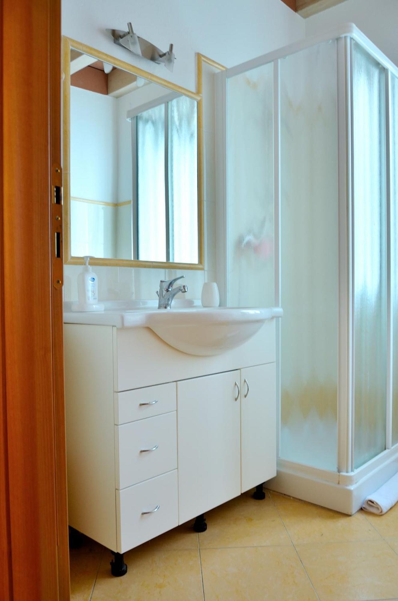 White Garden - Apartment With Access To The Lake Lierna Ngoại thất bức ảnh
